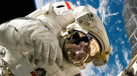 Die Crew-8-Astronauten gehen vor dem Start der Raumstation in Quarantäne 