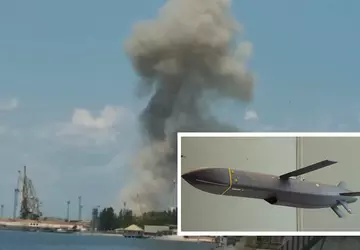 Ukrainische Streitkräfte beschießen den Hafen von ...