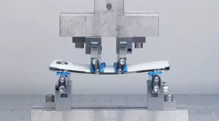 Die ersten Videos von den Biegeversuchen des iPhone Air sind online erschienen und es sieht so aus, als wäre es stärker, als es aussieht