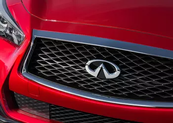 Infiniti bereitet eine Sportlimousine mit einem ...