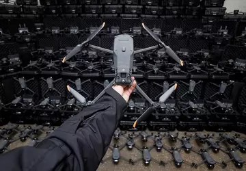 75 Panzer, 88 gepanzerte Fahrzeuge, 153 ...