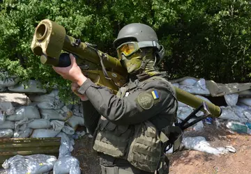 Der Nationalgardist zerstört gnadenlos russische Flugzeuge ...