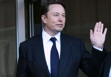 Elon Musk gründete X.AI, um KI ...