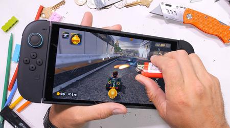 Ein Skalpell, ein Feuerzeug und starke Hände haben die Nintendo Switch 2 nicht kaputtgemacht: Blogger JerryRigEverything hat die neue Konsole auf Haltbarkeit getestet