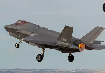 F-35 Lightning II fliegt zum ersten ...