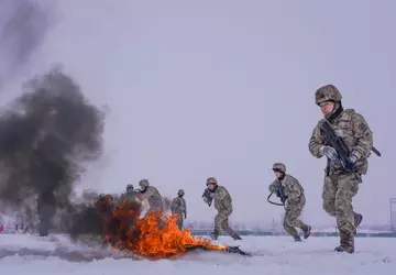 China hat ein Maschinengewehr mit einer ...