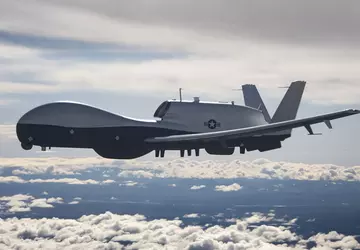 Northrop Grumman übergibt vierte strategische Drohne ...