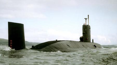 Das Vereinigte Königreich hat mit der Verschrottung des Atom-U-Boots HMS Swiftsure begonnen, das auf dem Höhepunkt des Kalten Krieges stundenlang unter dem russischen Flugzeugträger Kiew verbracht und wertvolle Daten gesammelt hat