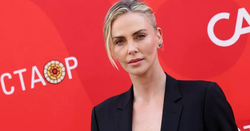 Oscar-Preisträgerin Charlize Theron stößt zur Besetzung des nächsten Films von Christopher Nolan