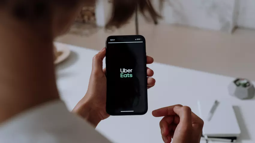 Uber Eats wird kurze TikTok-ähnliche Videos anbieten, um den Nutzern die Auswahl des Restaurants zu erleichtern, in dem sie bestellen möchten