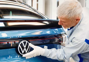 Volkswagen überholt Tesla beim Verkauf von ...