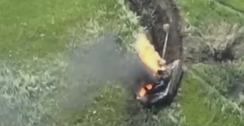 Ukrainische FPV-Drohnen zerstörten drei russische Panzer, darunter T-90 und T-90M im Wert von Millionen von Dollar