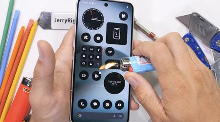 Das Nothing Phone (3) hat alles überstanden: Blogger JerryRigEverything hat das neue Smartphone mit einem Skalpell, Feuer und einem Schraubendreher getestet