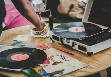 Vinyl-Schallplatten verkaufen im zweiten Jahr in ...