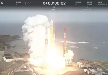 Japan schießt zweiten militärischen Kommunikationssatelliten in ...