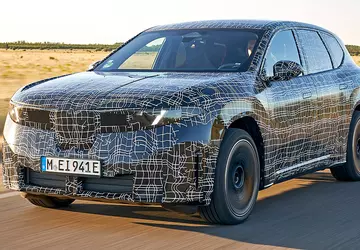 Der neue BMW iX3 lädt mit ...