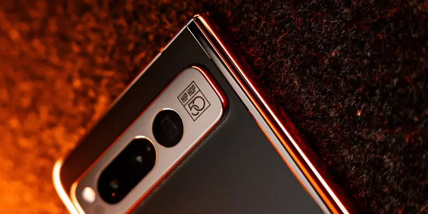 Google hat eine limitierte Auflage des Pixel Fold veröffentlicht, um den 50. Jahrestag des Hip-Hop zu feiern, aber Sie werden es nicht kaufen