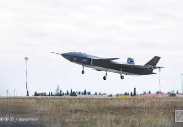 Die Bayraktar Kizilelma-Drohne mit ukrainischem Triebwerk ...