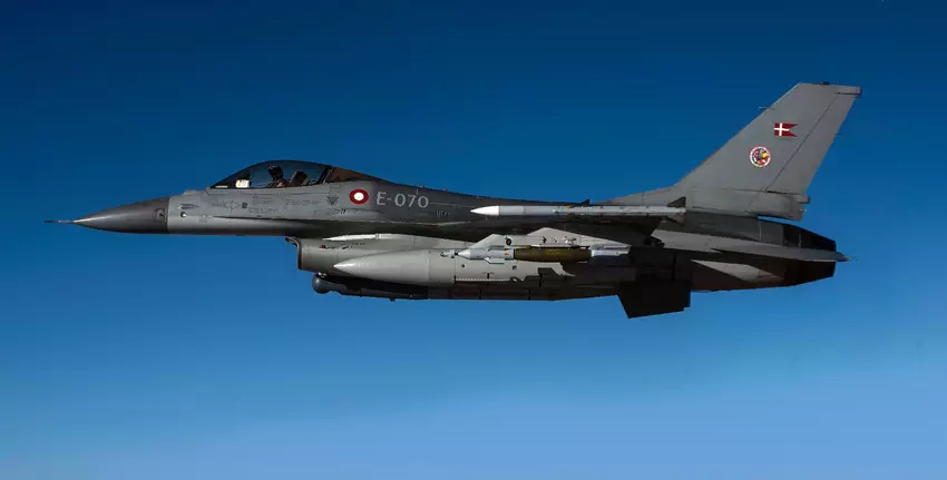 Einzigartiges Filmmaterial: Volodymyr Zelensky zeigte, wie ukrainische Piloten in Dänemark ein Trainingsprogramm für den Einsatz von F-16 Fighting Falcon-Kampfflugzeugen absolvieren