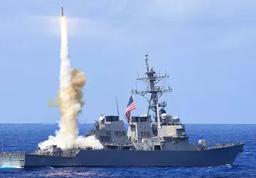 Die US-Marine entsendet vier Zerstörer und ...