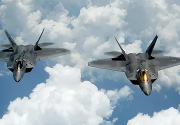 USA schicken F-22 Raptor-Kampfflugzeuge der fünften ...