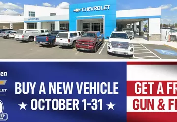 Chevrolet-Händler verschenkt Gewehre und amerikanische Flaggen ...