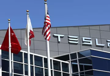 Tesla erhöht die Preise für seine ...