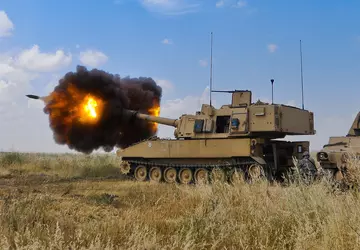 Die AFU erhielt sechs Panzerhaubitzen des ...