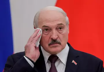 Wegen Komplizenschaft bei der Invasion der ...