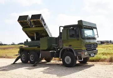 Euro-PULS könnte SkyStriker-Kamikaze-Drohnen, GMLRS ER-Munition, NSM- ...