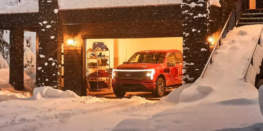 Der Elektro-Pickup Ford F-150 Lightning versorgte das Haus 44 Stunden lang mit Strom und verlor dabei nur 35 % seiner Ladung