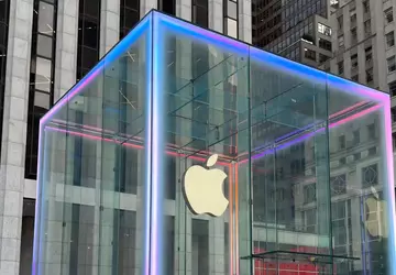 Apple Store in New York erstrahlt ...