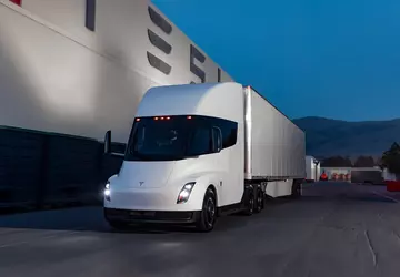 Tesla ruft 35 Semi-Elektro-Lkw wegen Bremsproblemen ...