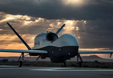 Northrop Grumman stellt erste MQ-4C Triton-Drohne ...