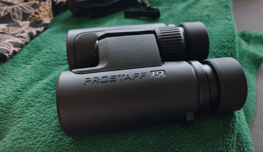 Nikon PROSTAFF P7 8x30 Fernglas für Kleinkinder