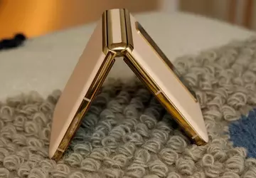 TCL verschiebt faltbare Smartphones und stellt ...