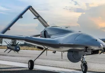 Das türkische Unternehmen Baykar übergab der ...