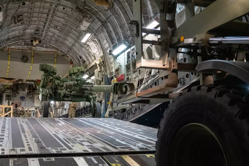 Eine neue Charge von M777-Haubitzen mit großer Reichweite aus den USA ist bereit für den Versand in die Ukraine (Foto)