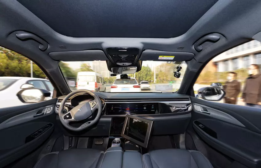 Beliebtheit des Robo-Taxi-Dienstes Apollo Go in China um 311 % gestiegen - Baidu-Betreiber erhielt Genehmigung für Personenbeförderung am Abend