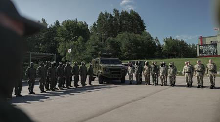 Weißrussische Spezialkräfte nutzen in der Ukraine erbeutete Panzerfahrzeuge Kozak-5