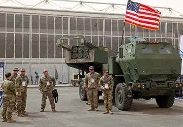 HIMARS, Stinger MANPADS, tragbare Luftabwehrsysteme TOW ...