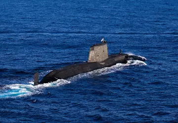 Großbritannien unterzeichnet 11-Milliarden-Dollar-Vertrag mit Rolls-Royce zum ...