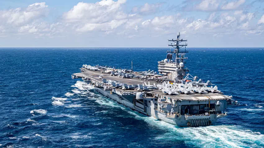 Die USA entsenden den Flugzeugträger USS Ronald Raegan mit dem Zerstörer USS Shoup und den Raketenkreuzern USS Robert Smalls und USS Antietam in die Republik Korea