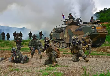 Raketenwerfer und jede Menge Munition: Südkorea ...