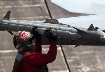 Rumänien stattet seine F-16 mit den ...