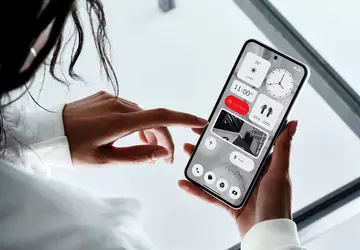 Das Nothing Phone (2) Smartphone hat ...