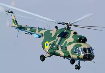 Der ukrainische Hubschrauber Mi-8MSB-V startet einen ...