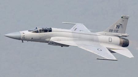 Pakistan rüstet JF-17-Kampfflugzeuge mit chinesischen PL-15-Langstreckenraketen aus