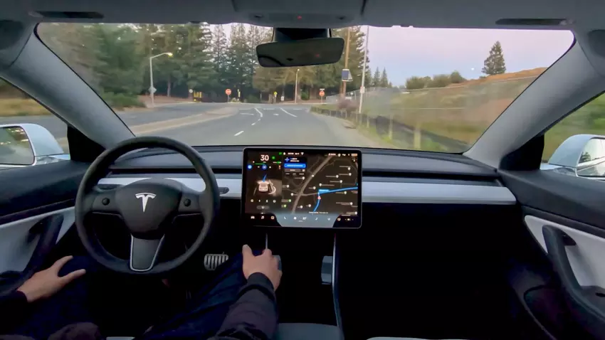 Kalifornien verbot Tesla, sein Fahrerassistenzsystem Full Self-Driving zu nennen