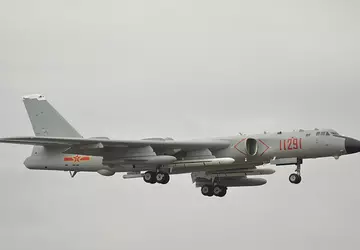 Chinas Xian H-6-Atombomber und Russlands Tu-95 ...